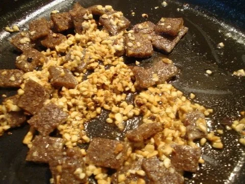 Rezept: Hack - Käse Süppchen mit Nuss Croûtons Bild Nr. 10 Hack - Käse Süppchen mit Nuss Croûtons - Rezept - Bild Nr. 10