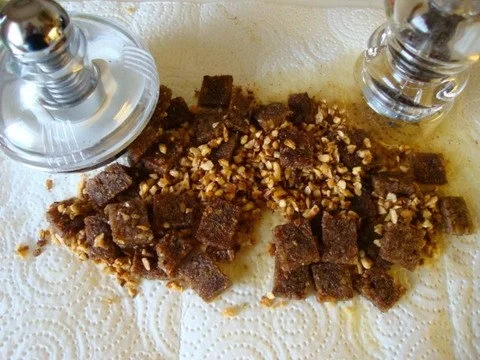 Rezept: Hack - Käse Süppchen mit Nuss Croûtons Bild Nr. 11 Hack - Käse Süppchen mit Nuss Croûtons - Rezept - Bild Nr. 11