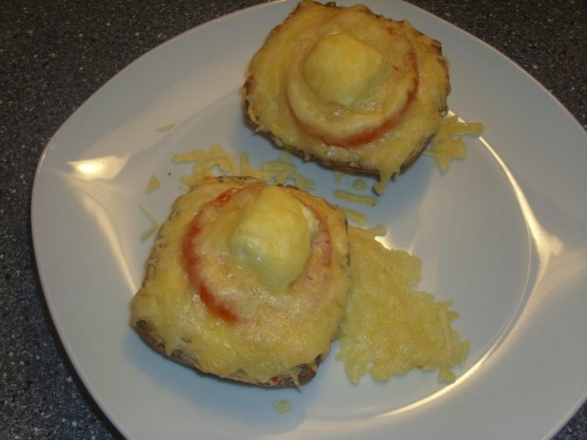 Bilder für Überbackene Schusterjungs mit dreierlei Käse und Tomate - Rezept