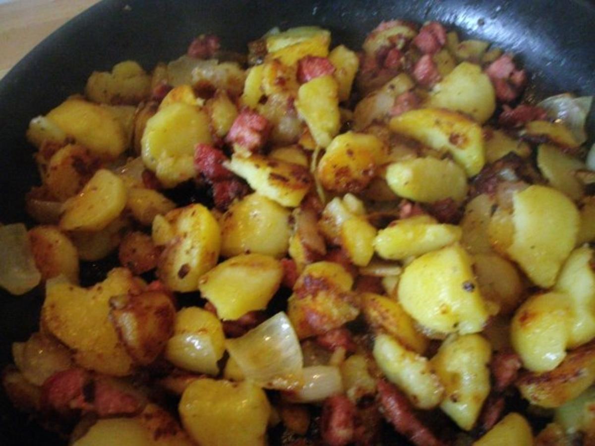 Bratkartoffeln mit Tzaziki-Remouladensoße - Rezept - Bild Nr. 2