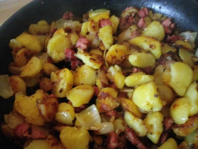 Bratkartoffeln mit Tzaziki-Remouladensoße - Rezept - Bild Nr. 2