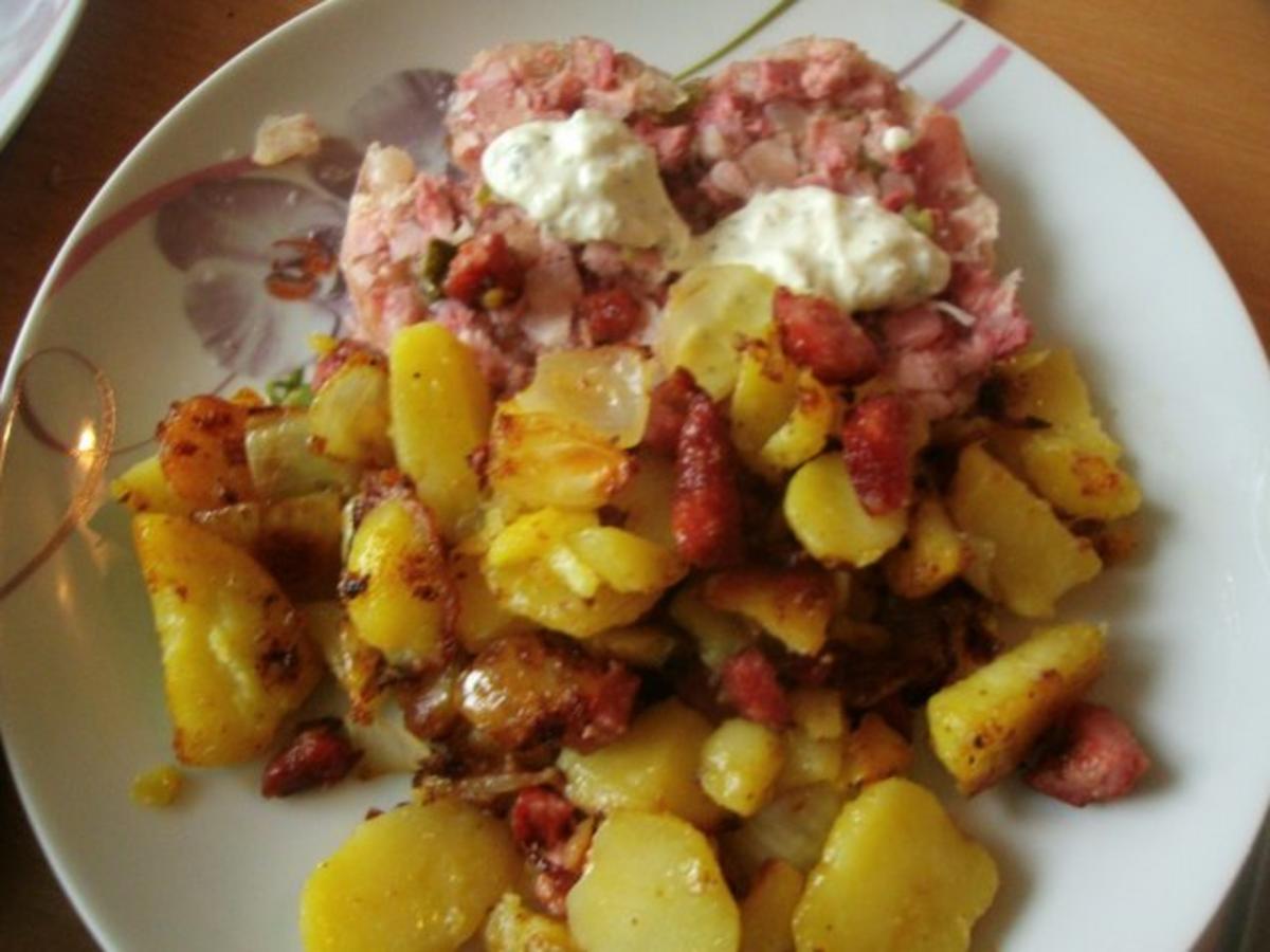 Bratkartoffeln mit Tzaziki-Remouladensoße - Rezept - Bild Nr. 10