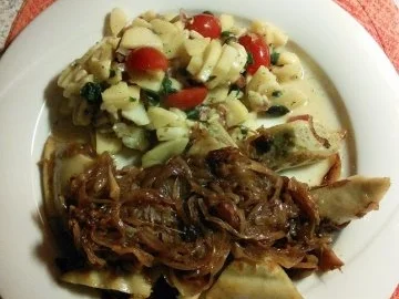 Rezept: Maultaschen mit geschmelzten Zwiebeln und Kartoffelsalat Maultaschen mit geschmelzten Zwiebeln und Kartoffelsalat - Rezept