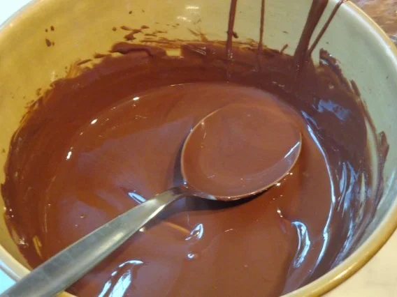 Rezept: Pralinen Trüffeln: Edler Himbeergeist in Nuss Bild Nr. 2 Pralinen Trüffeln: Edler Himbeergeist in Nuss - Rezept - Bild Nr. 2