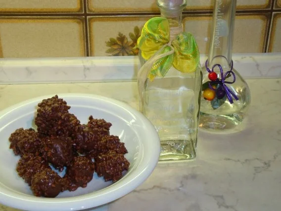 Rezept: Pralinen Trüffeln: Edler Himbeergeist in Nuss Pralinen Trüffeln: Edler Himbeergeist in Nuss - Rezept