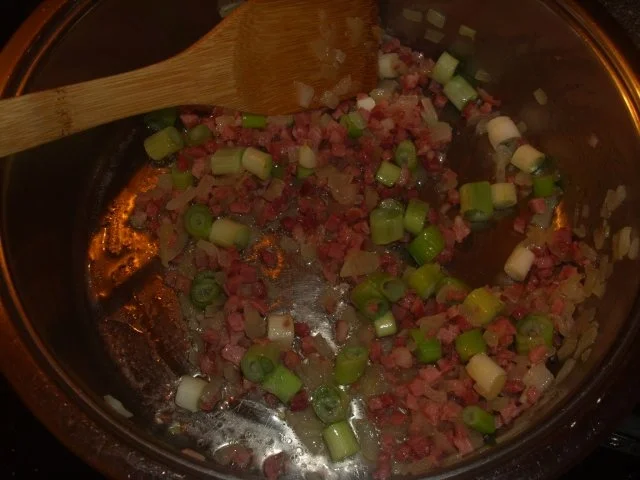 Pasta mit Bratwurstscheiben und Champignons - Rezept - Bild Nr. 3