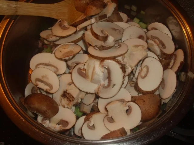 Pasta mit Bratwurstscheiben und Champignons - Rezept - Bild Nr. 4