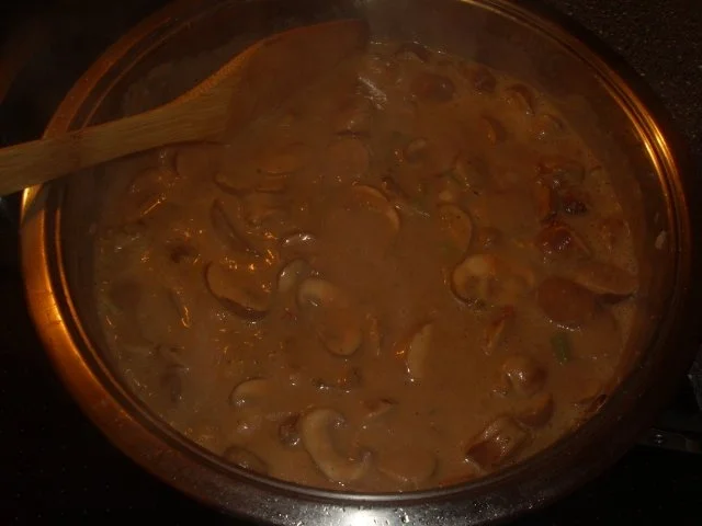 Pasta mit Bratwurstscheiben und Champignons - Rezept - Bild Nr. 7