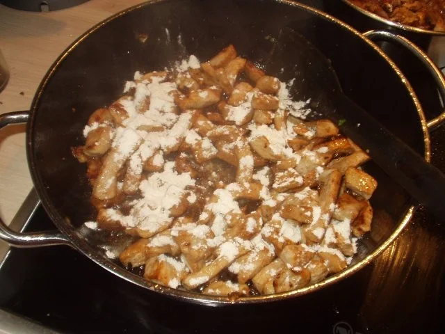 Rezept: Pilzgeschnetzeltes mit Knödelhaube Bild Nr. 6 Pilzgeschnetzeltes mit Knödelhaube - Rezept - Bild Nr. 6