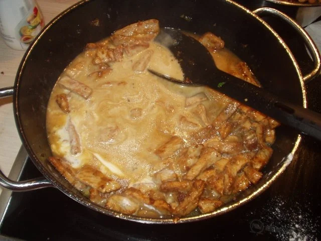 Rezept: Pilzgeschnetzeltes mit Knödelhaube Bild Nr. 7 Pilzgeschnetzeltes mit Knödelhaube - Rezept - Bild Nr. 7