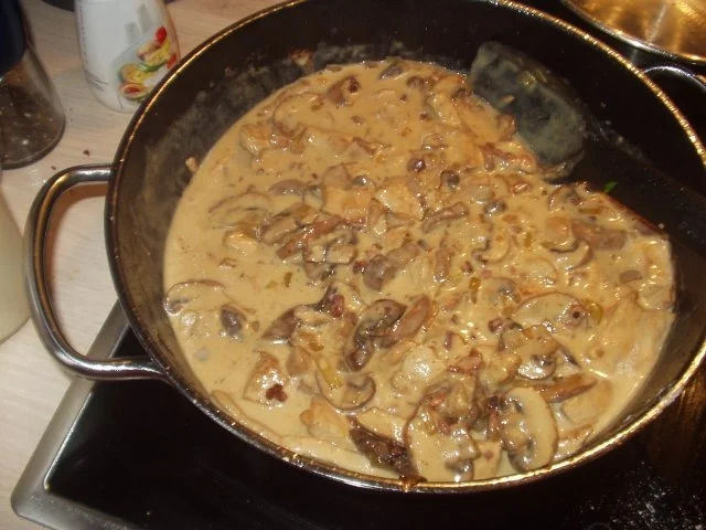 Rezept: Pilzgeschnetzeltes mit Knödelhaube Bild Nr. 8 Pilzgeschnetzeltes mit Knödelhaube - Rezept - Bild Nr. 8