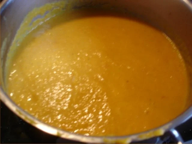 Möhrensuppe mit Kochsahne - Rezept