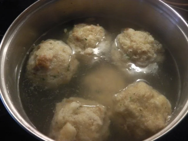 Sonntagskoteletts mit Semmelknödel und warmen Krautsalat - Rezept - Bild Nr. 9