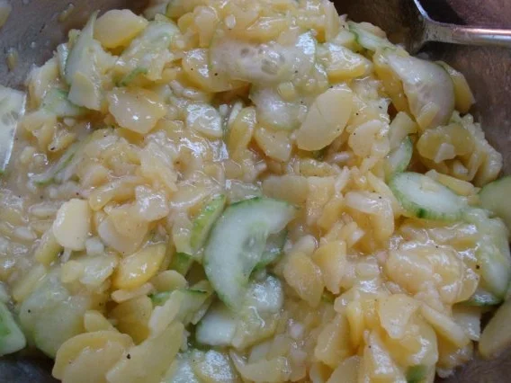 Backfisch im Bierteig mit schwäbischem Kartoffel-Gurkensalat - Rezept - Bild Nr. 5