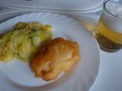 Backfisch im Bierteig mit schwäbischem Kartoffel-Gurkensalat - Rezept