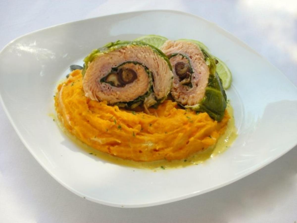 Lachsforelle im Wirsingmantel mit Kürbis Ingwerpüree und Limettensauce ...