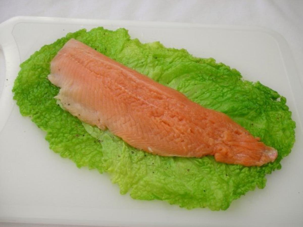 Lachsforelle im Wirsingmantel mit Kürbis Ingwerpüree und Limettensauce ...
