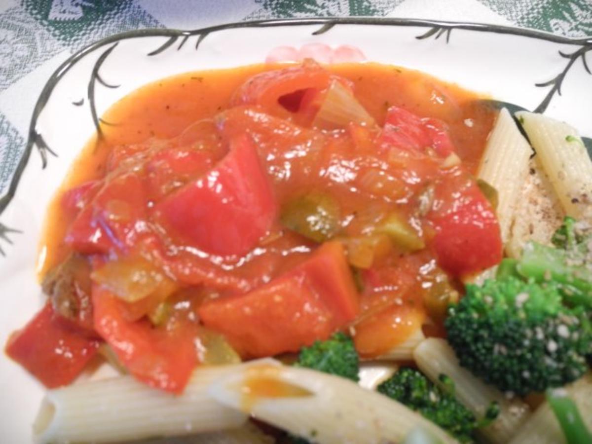 Vegan : Paprikagulasch mit Broccoli - Pasta - Rezept - Bild Nr. 2