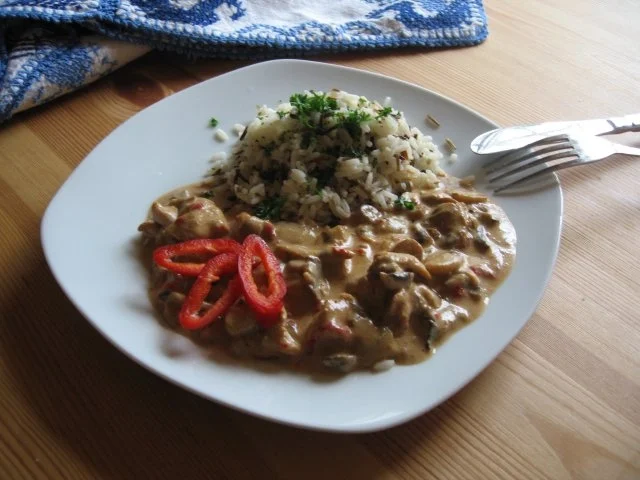 Hähnchenstreifen mit Champignons in Kokosmilch - Rezept