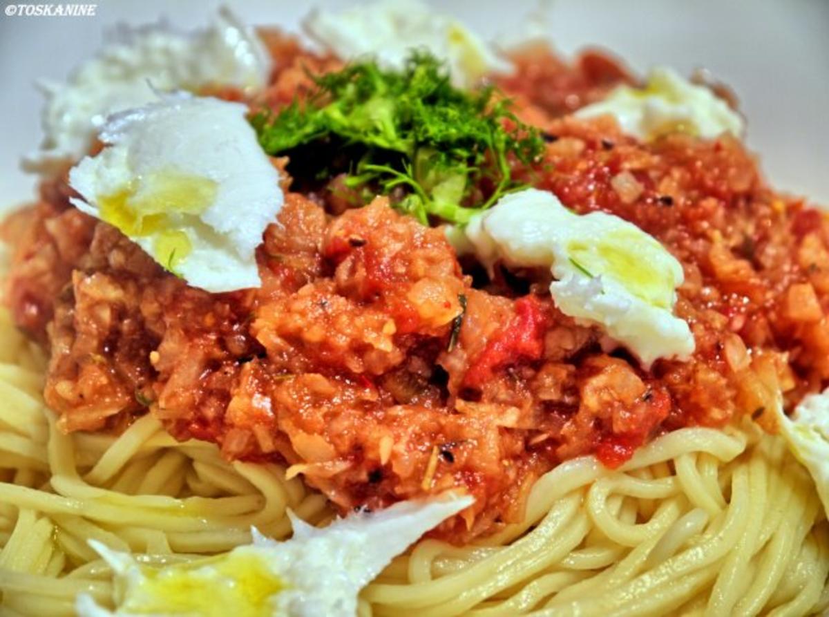 Spaghetti mit Fenchel-Tomaten-Sauce und Büffelmozzarella - Rezept