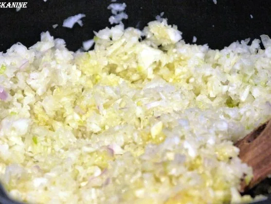 Rezept: Spaghetti mit Fenchel-Tomaten-Sauce und Büffelmozzarella Bild Nr. 8 Spaghetti mit Fenchel-Tomaten-Sauce und Büffelmozzarella - Rezept - Bild Nr. 8