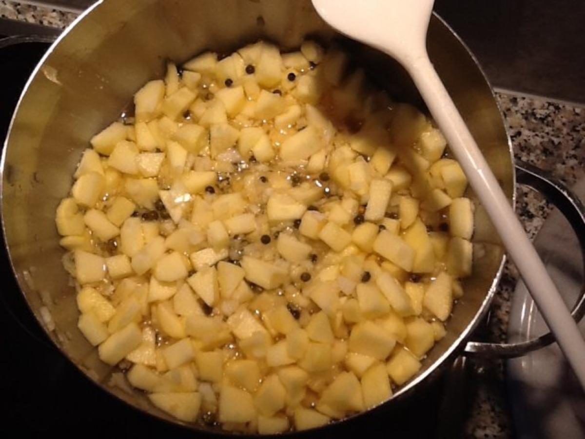 Apfel - Zwiebelchutney mit eingelegtem Grünen Pfeffer - Rezept - Bild Nr. 2