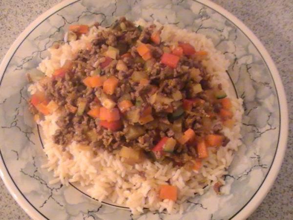 Hackfleisch Gemüse Pfanne mit Reis - einfach - von Flottemotte