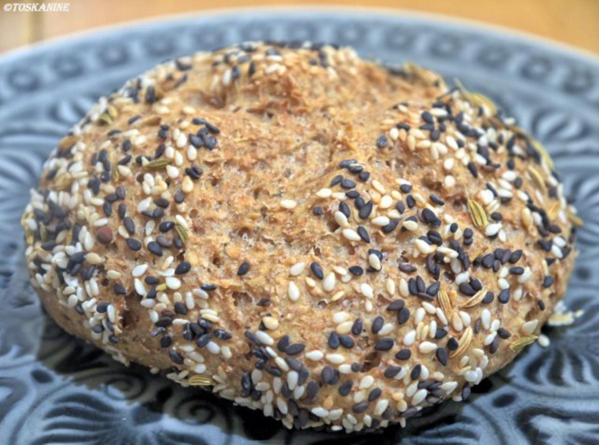 Vollkornweizenbrötchen mit Sauerteig - Rezept By toskanine