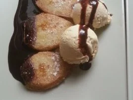 Birnen im Knuspamantel mit Eis - Rezept