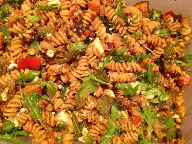 Nudelsalat mit Kürbis,geröstetem Mais und karamellisierter Paprika - Rezept - Bild Nr. 3