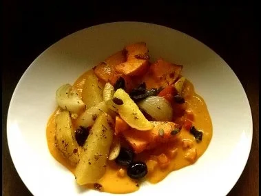 Hokkaido und Kartoffeln gebacken ...mit scharfer Kürbissoße - Rezept