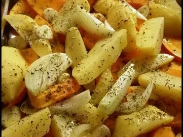 Hokkaido und Kartoffeln gebacken ...mit scharfer Kürbissoße - Rezept - Bild Nr. 4