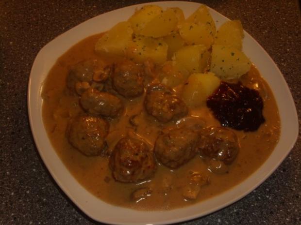 Hackfleischbällchen mit Champignons in Sahnesoße - Rezept - kochbar.de