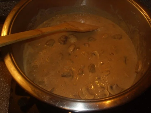 Hackfleischbällchen mit Champignons in Sahnesoße - Rezept - Bild Nr. 5