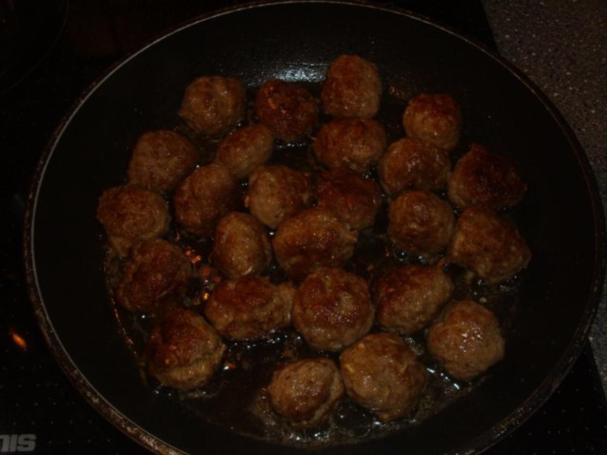 Hackfleischbällchen mit Champignons in Sahnesoße - Rezept - Bild Nr. 2
