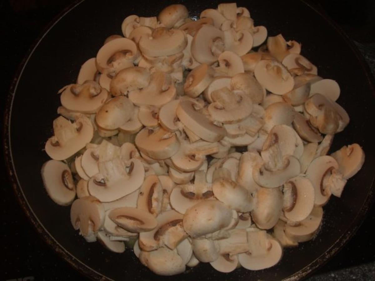 Hackfleischbällchen mit Champignons in Sahnesoße - Rezept - Bild Nr. 3