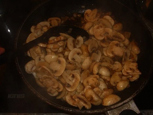 Hackfleischbällchen mit Champignons in Sahnesoße - Rezept - Bild Nr. 4