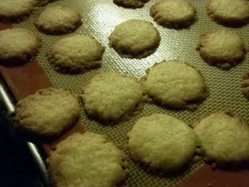 Rezept: Schokoladen-Kirsch-Küsschen Bild Nr. 5 Schokoladen-Kirsch-Küsschen - Rezept - Bild Nr. 5