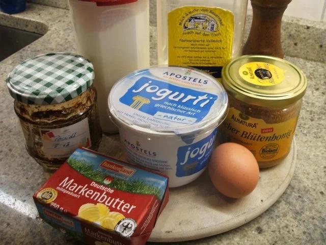 Dessert: Powidl-Palatschinken auf Zimt-Honig-Joghurt - Rezept - Bild Nr. 2