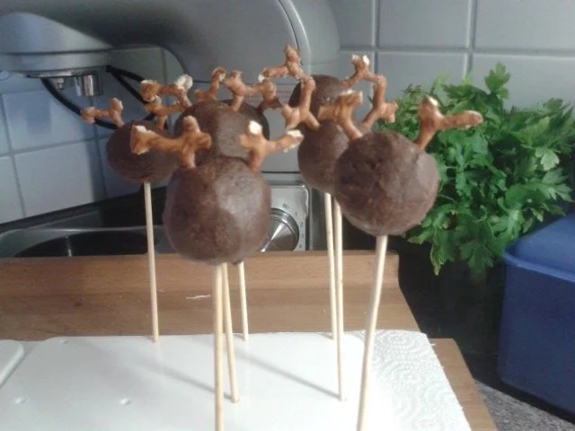 Rudolf das Rentier - Cake Pops - Rezept - Bild Nr. 4