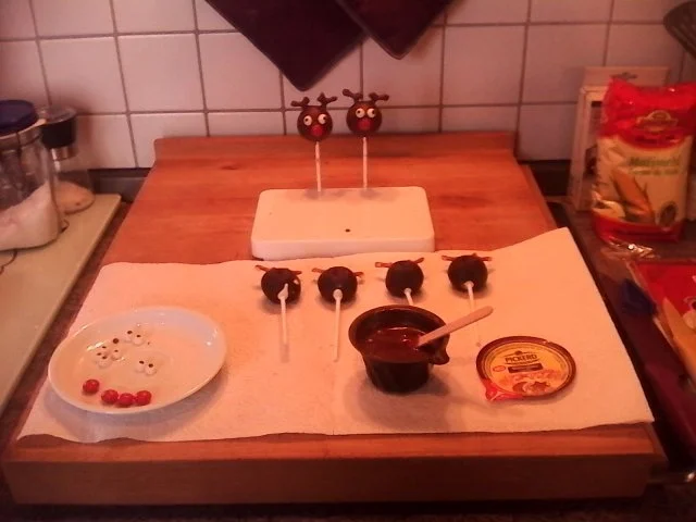 Rudolf das Rentier - Cake Pops - Rezept - Bild Nr. 7