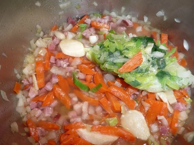 Rezept: Erbsensuppe mit Speckwürfel. Bild Nr. 2 Erbsensuppe mit Speckwürfel. - Rezept - Bild Nr. 2