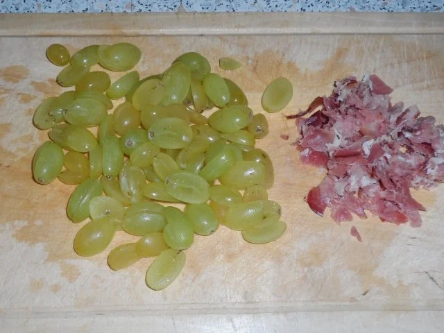 Feta-Trauben-Tarte mit Schwarzkümmel und karamellisierten Zwiebeln - Rezept - Bild Nr. 5