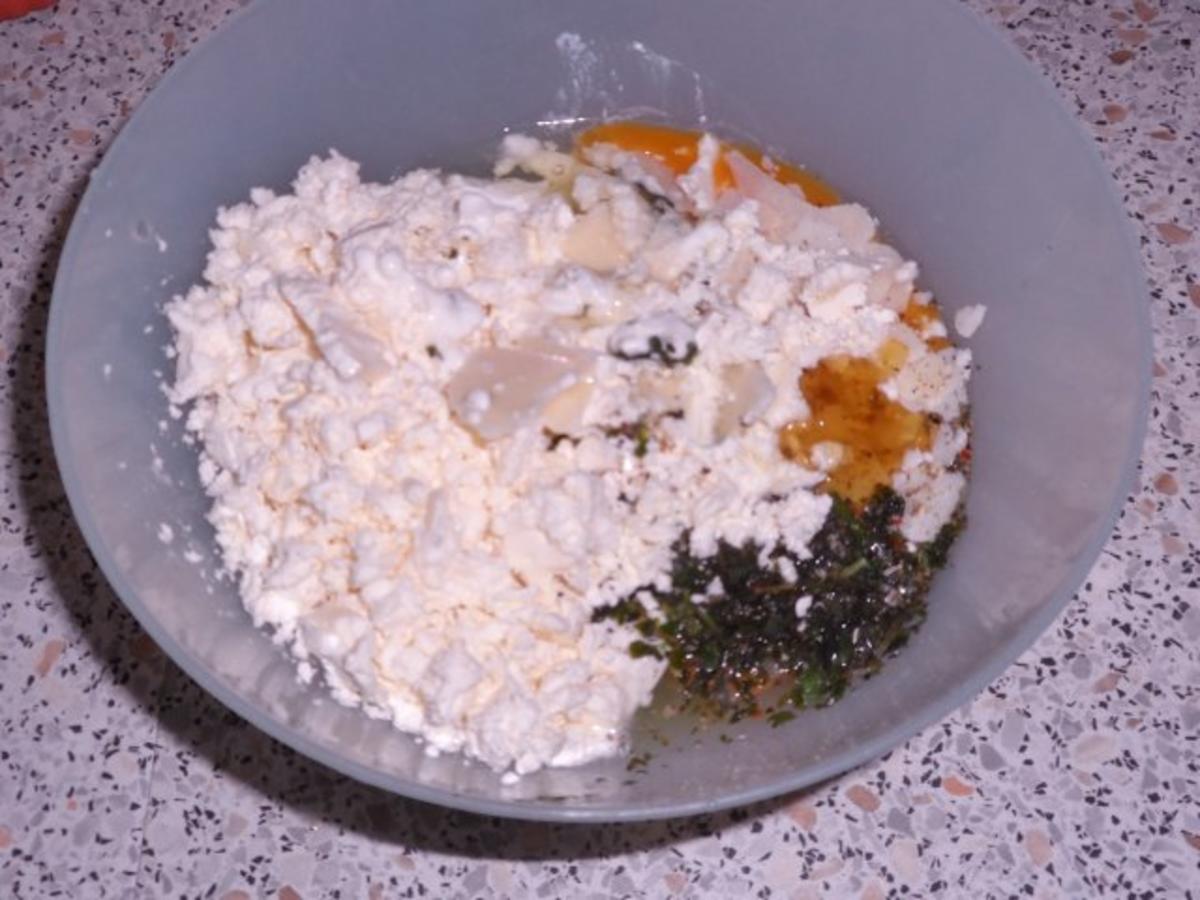 Feta-Trauben-Tarte mit Schwarzkümmel und karamellisierten Zwiebeln - Rezept - Bild Nr. 7