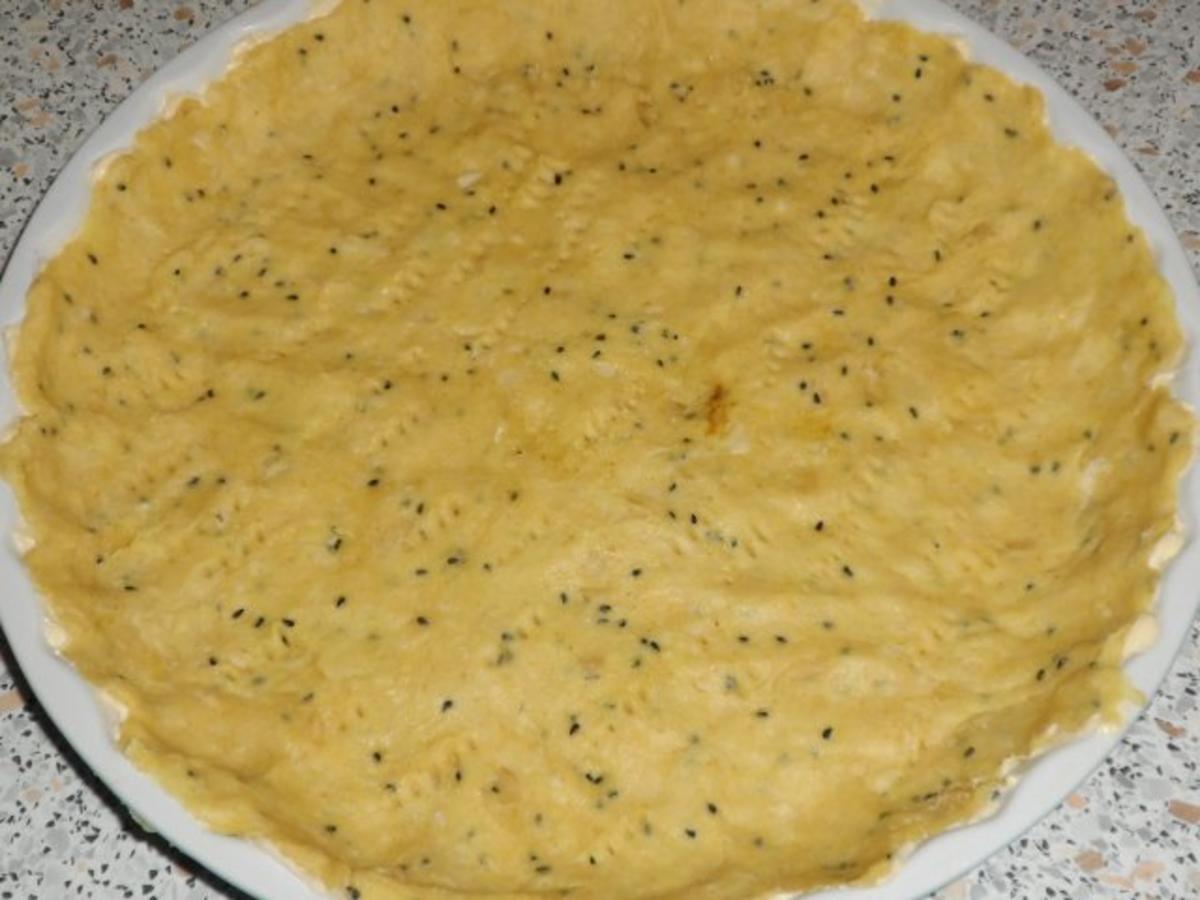 Feta-Trauben-Tarte mit Schwarzkümmel und karamellisierten Zwiebeln - Rezept - Bild Nr. 9