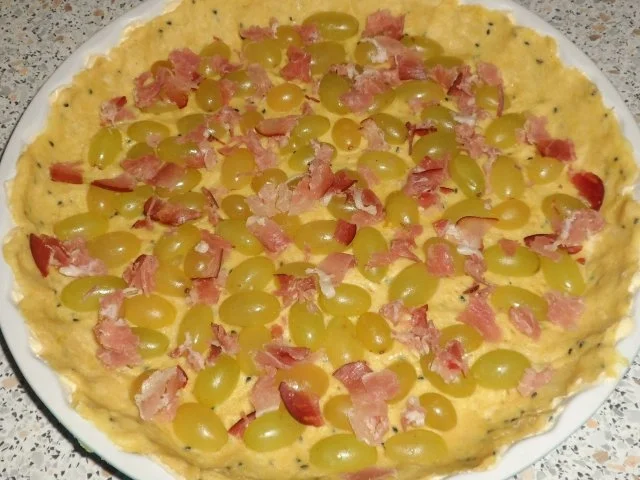 Feta-Trauben-Tarte mit Schwarzkümmel und karamellisierten Zwiebeln - Rezept - Bild Nr. 11