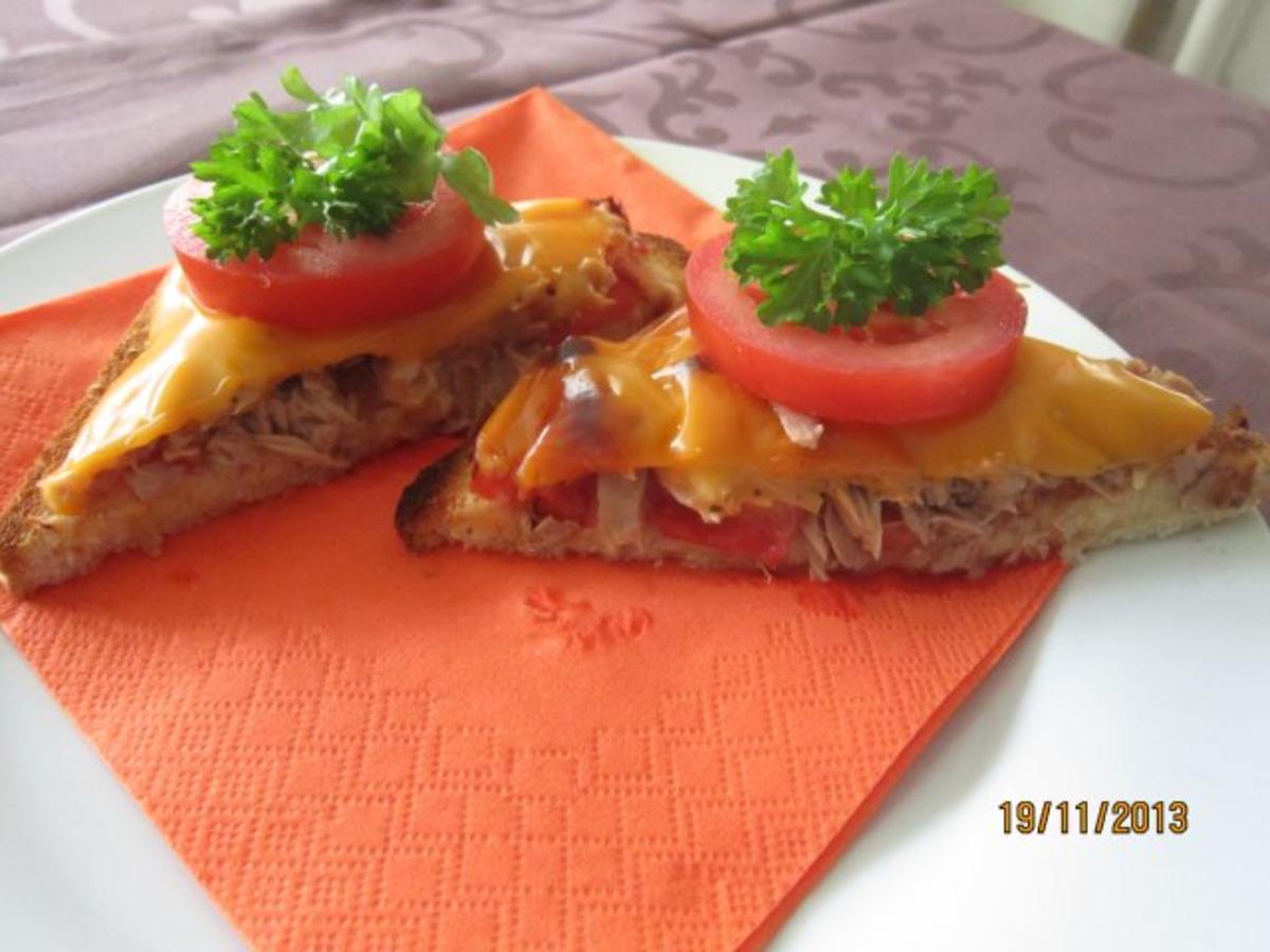 Thunfischtoast mit Tomate und Käse - Rezept