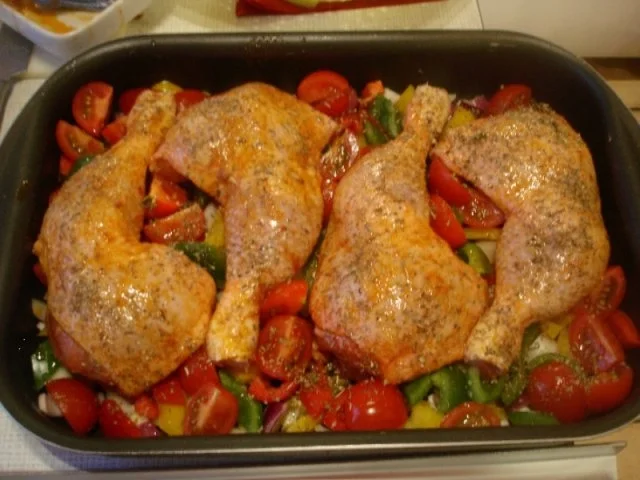 Hähnchenschenkel auf Gemüsebett - Rezept - Bild Nr. 6