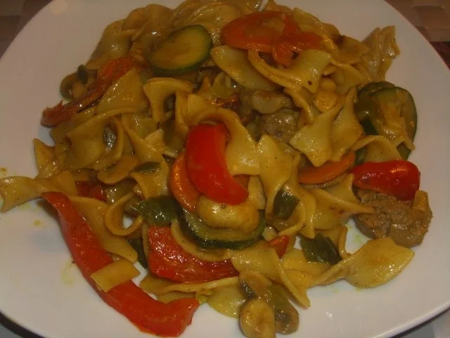 Rezept: Restepfanne mit Nudeln Indisch angehaucht Restepfanne mit Nudeln Indisch angehaucht - Rezept