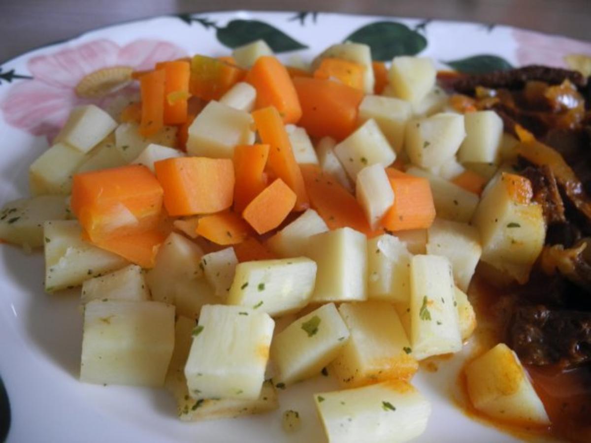 Vegan : Soja - Gulasch an Gemüse - Rezept - Bild Nr. 3